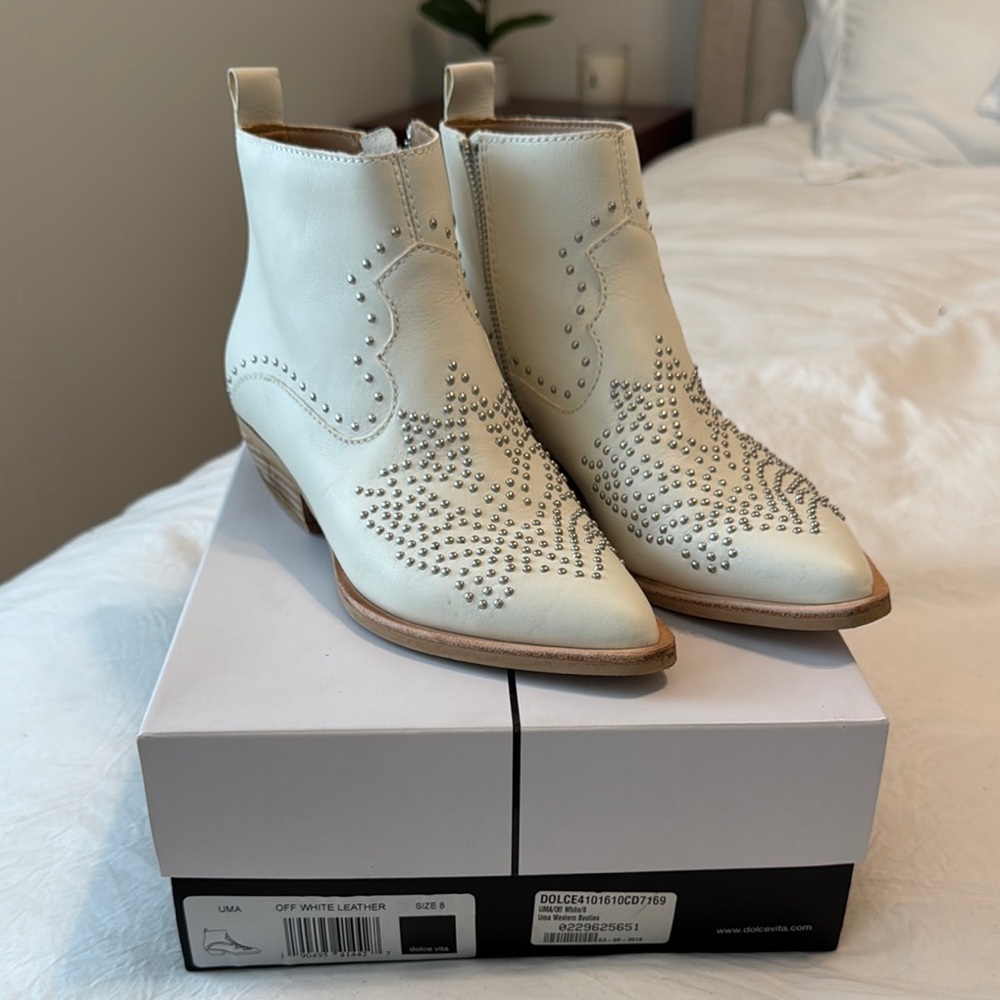 Dolce Vita Women's Uma Off-White Leather Ankle Boots size 8 LIKE NEW